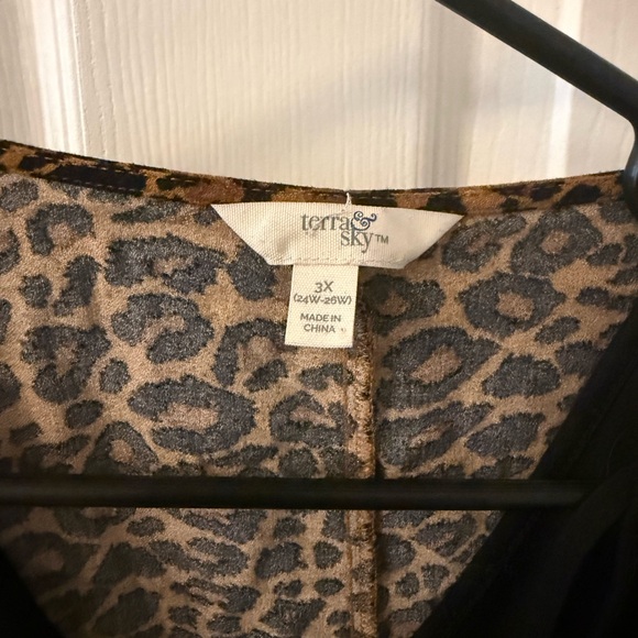 Terra & Sky Leopard Print Tunic with Black Top - Picture 2 of 3